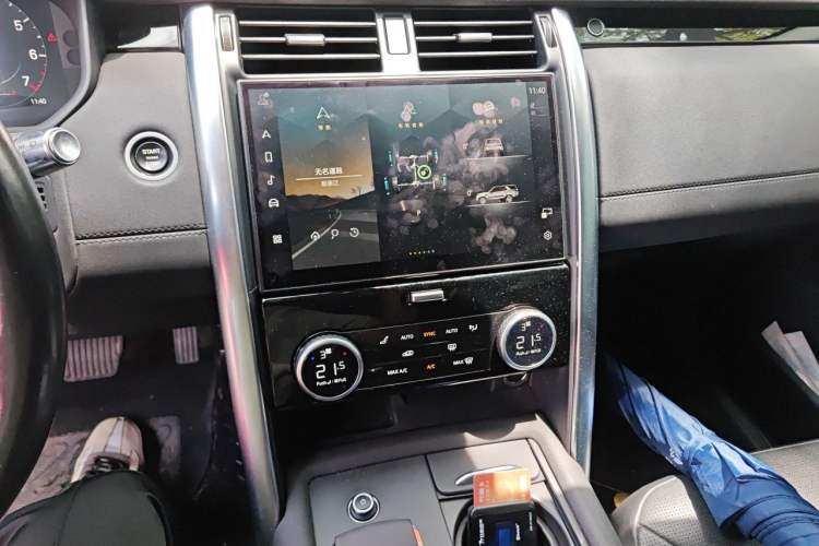 Used Land Rover Discovery 2021 300PS S Audio And AC Panel