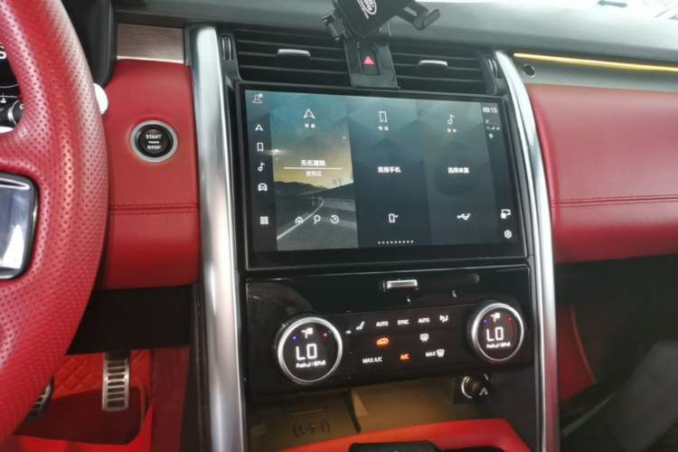 Used Land Rover Discovery 2021 360 PS R-Dynamic SE Audio And AC Panel