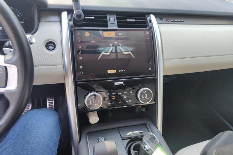 Used Land Rover Discovery 2021 360 PS R-Dynamic S Audio And AC Panel