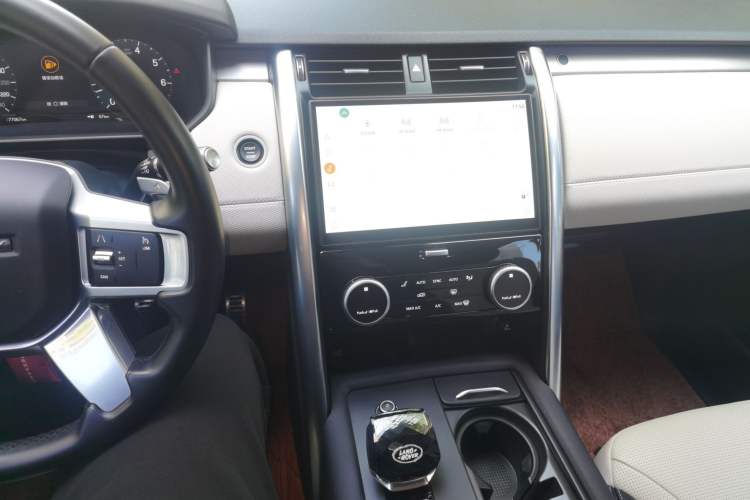 Used Land Rover Discovery 2021 360 PS R-Dynamic S Audio And AC Panel