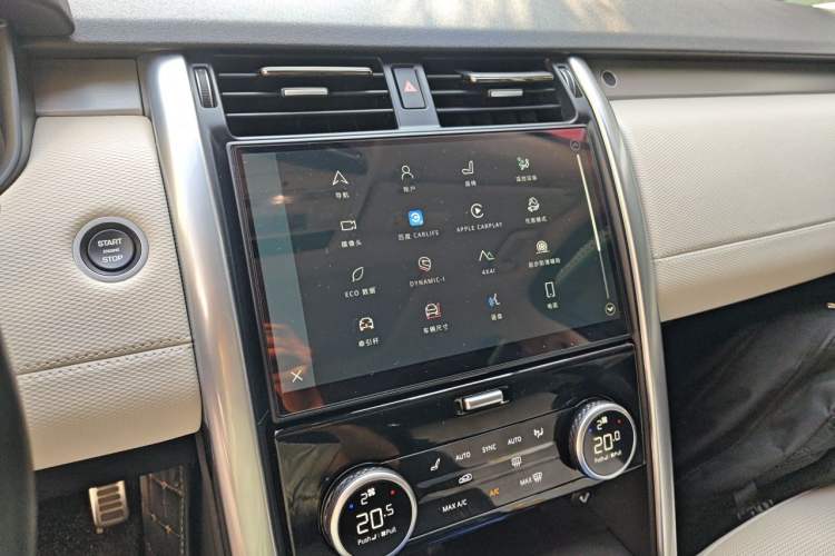 Used Land Rover Discovery 2021 360 PS R-Dynamic SE Audio And AC Panel