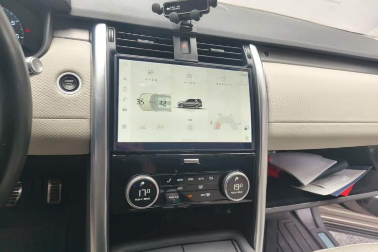 Used Land Rover Discovery 2021 360 PS R-Dynamic S Audio And AC Panel