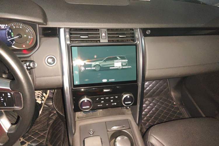 Used Land Rover Discovery 2021 300PS S Audio And AC Panel