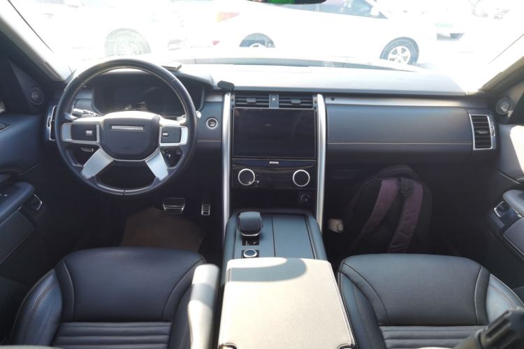 Used Land Rover Discovery 2021 360 PS R-Dynamic S Center Console