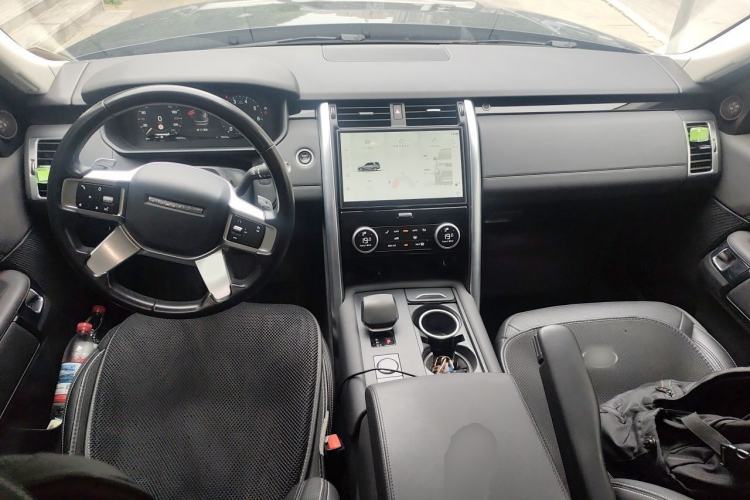 Used Land Rover Discovery 2021 300PS S Center Console