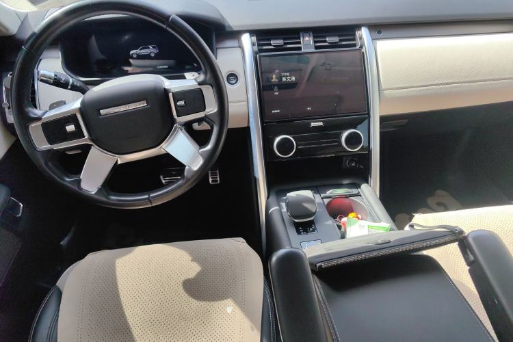 Used Land Rover Discovery 2021 360 PS R-Dynamic S Center Console