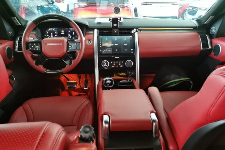 Used Land Rover Discovery 2021 360 PS R-Dynamic SE Center Console