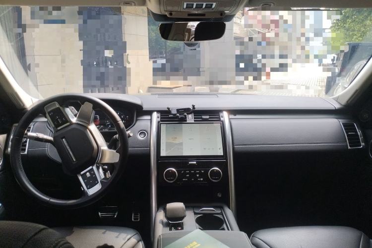 Used Land Rover Discovery 2021 360 PS R-Dynamic SE Center Console