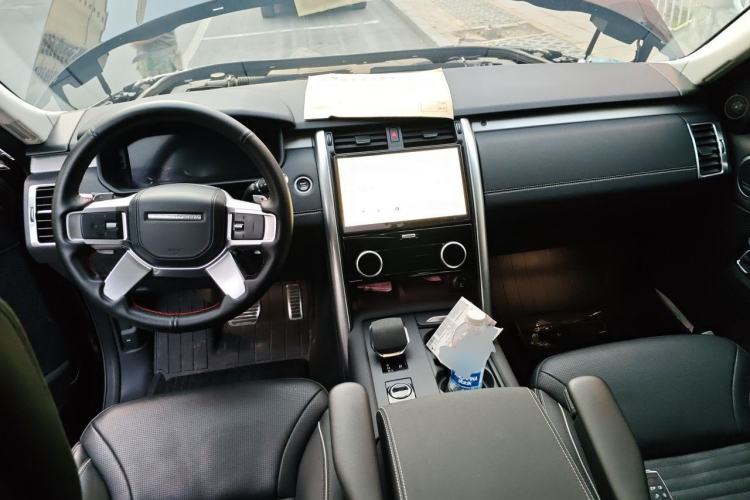 Used Land Rover Discovery 2021 360 PS R-Dynamic HSE Center Console