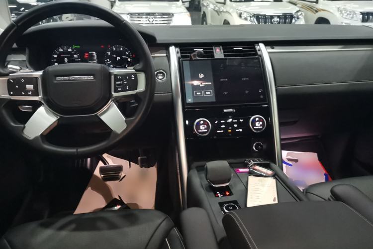 Used Land Rover Discovery 2021 360 PS R-Dynamic SE Center Console