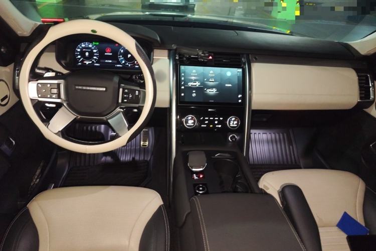 Used Land Rover Discovery 2021 360 PS R-Dynamic SE Center Console