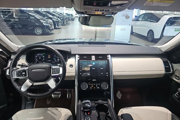 Used Land Rover Discovery 2021 360 PS R-Dynamic SE Center Console