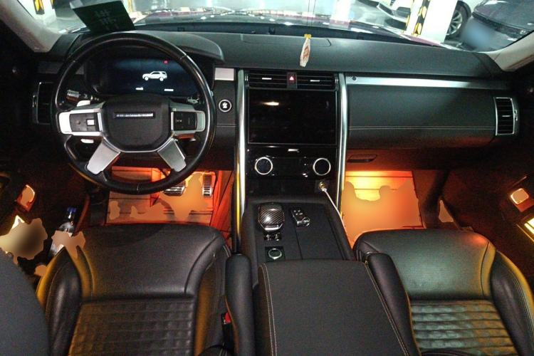 Used Land Rover Discovery 2021 360 PS R-Dynamic S Center Console