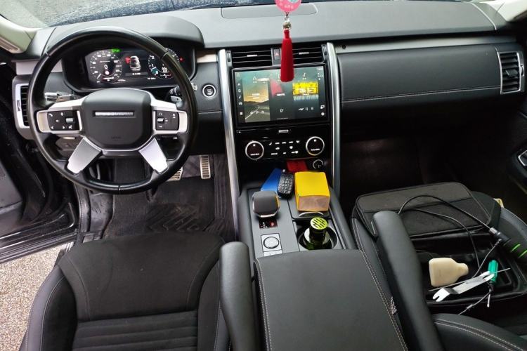 Used Land Rover Discovery 2021 360 PS R-Dynamic S Center Console