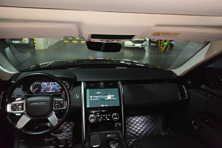 Used Land Rover Discovery 2021 300PS S Center Console