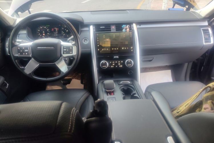 Used Land Rover Discovery 2021 360 PS R-Dynamic S Center Console