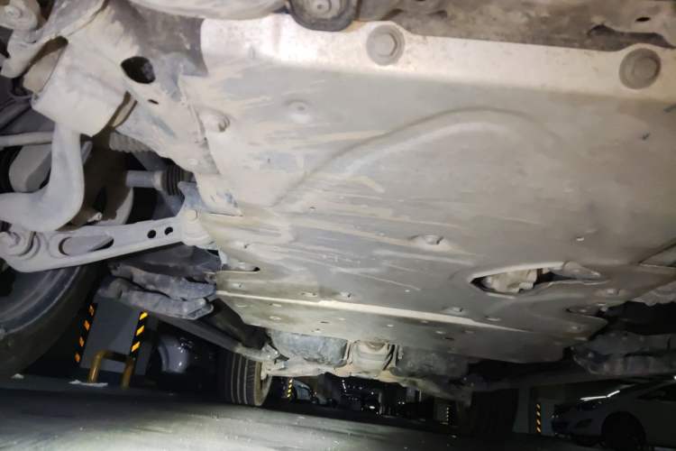 Used Land Rover Discovery 2021 360 PS R-Dynamic SE Chassis Front