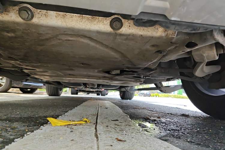 Used Land Rover Discovery 2021 300PS S Chassis Front