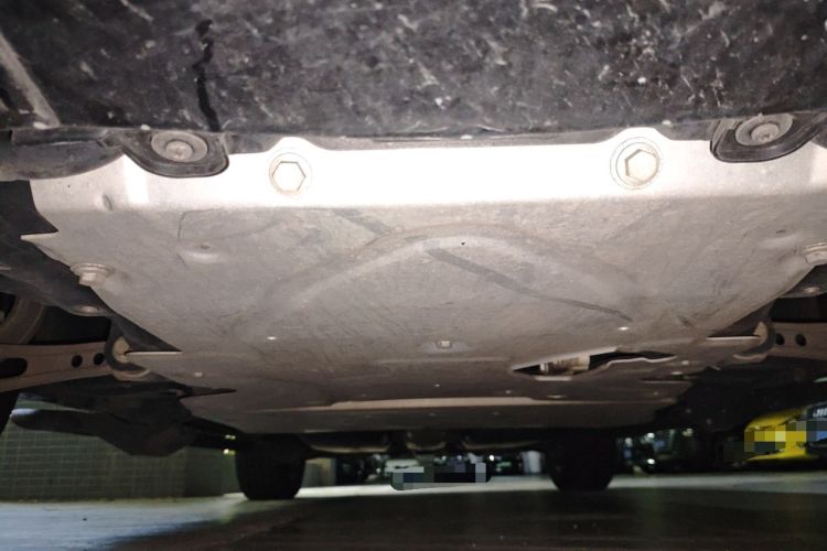 Used Land Rover Discovery 2021 360 PS R-Dynamic S Chassis Front