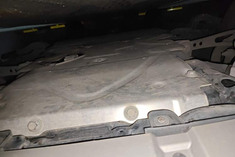 Used Land Rover Discovery 2021 300PS S Chassis Front