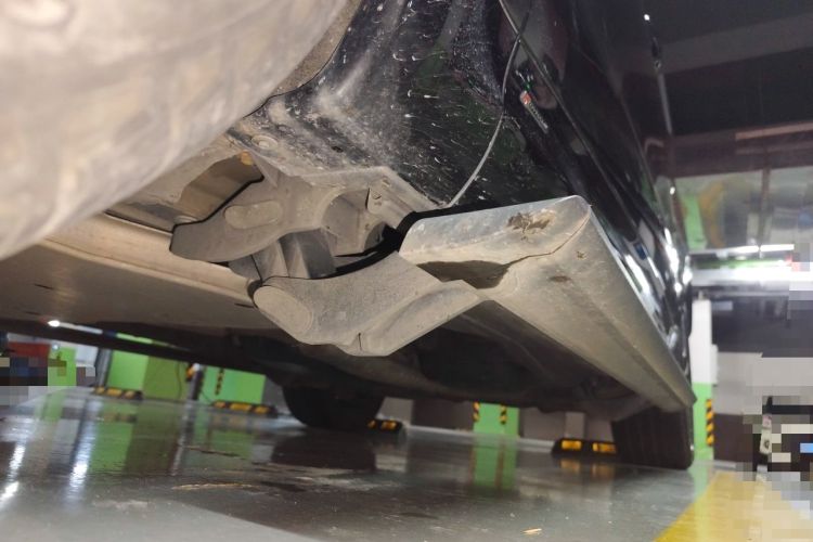 Used Land Rover Discovery 2021 360 PS R-Dynamic SE Chassis Front Left