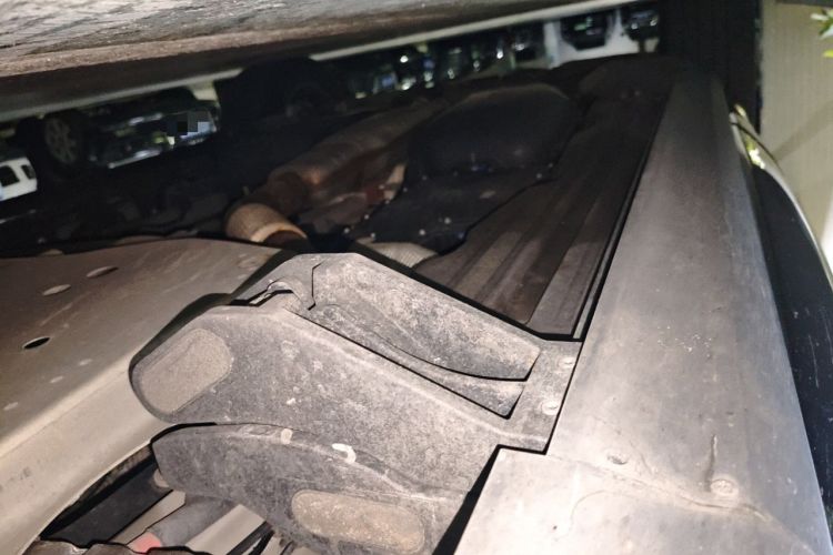 Used Land Rover Discovery 2021 360 PS R-Dynamic S Chassis Front Right