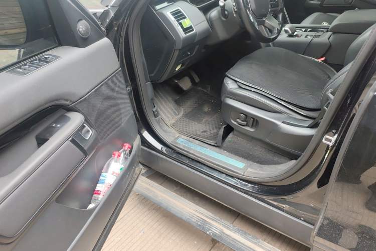 Used Land Rover Discovery 2021 300PS S Driver Seat