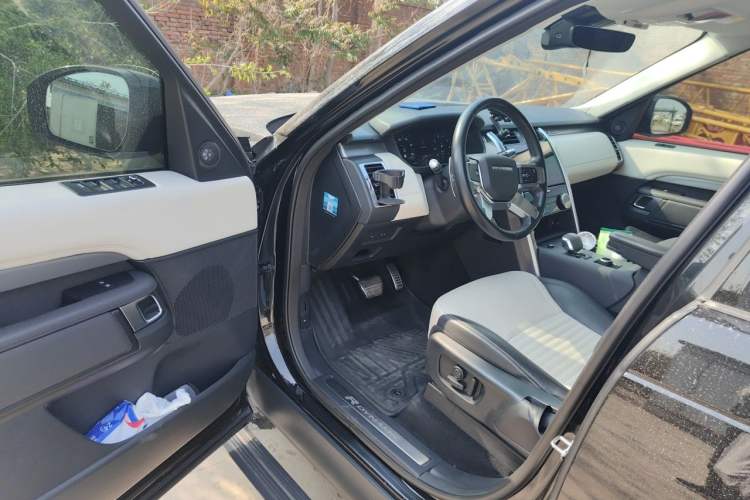 Used Land Rover Discovery 2021 360 PS R-Dynamic S Driver Seat