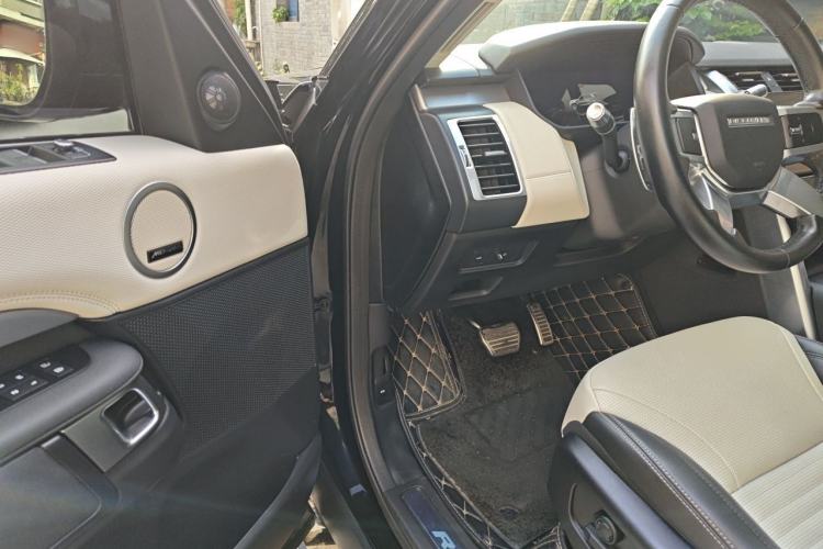 Used Land Rover Discovery 2021 360 PS R-Dynamic SE Driver Seat