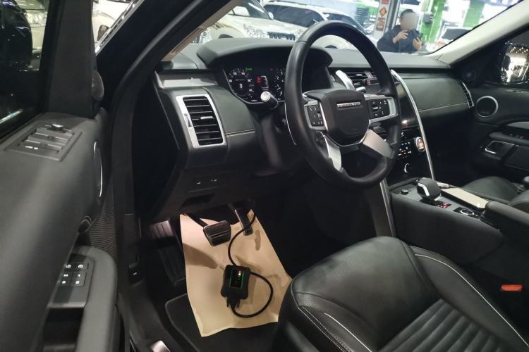 Used Land Rover Discovery 2021 360 PS R-Dynamic SE Driver Seat