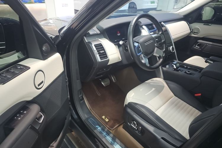Used Land Rover Discovery 2021 360 PS R-Dynamic SE Driver Seat