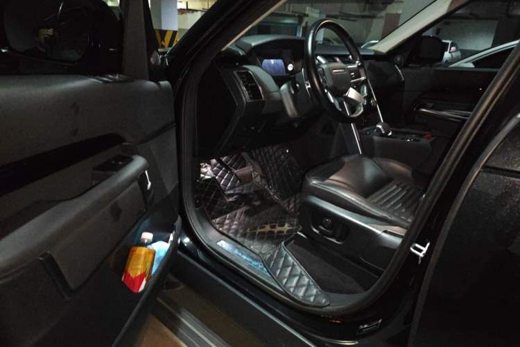 Used Land Rover Discovery 2021 300PS S Driver Seat