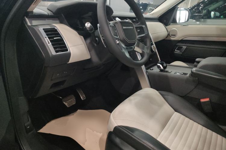 Used Land Rover Discovery 2021 360 PS R-Dynamic SE Driver Seat