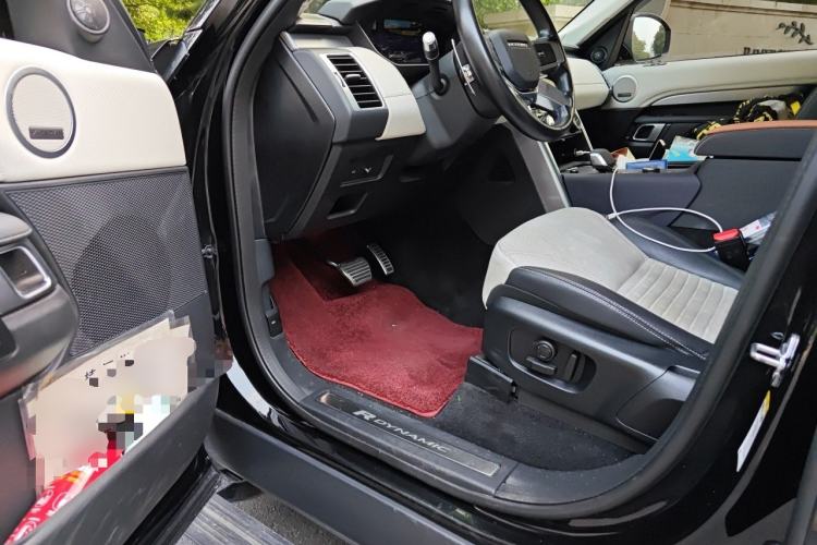 Used Land Rover Discovery 2021 360 PS R-Dynamic SE Driver Seat