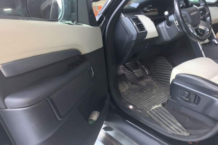 Used Land Rover Discovery 2021 360 PS R-Dynamic SE Driver Seat