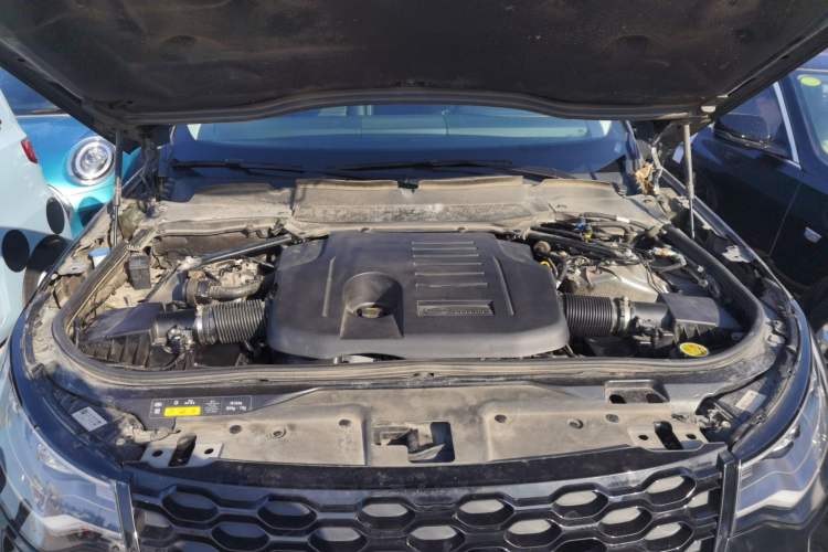 Used Land Rover Discovery 2021 360 PS R-Dynamic S Engine Bay