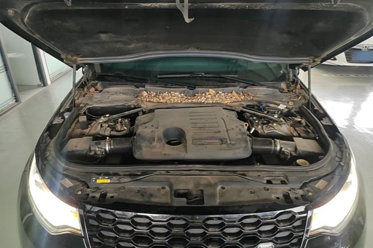 Used Land Rover Discovery 2021 360 PS R-Dynamic SE Engine Bay