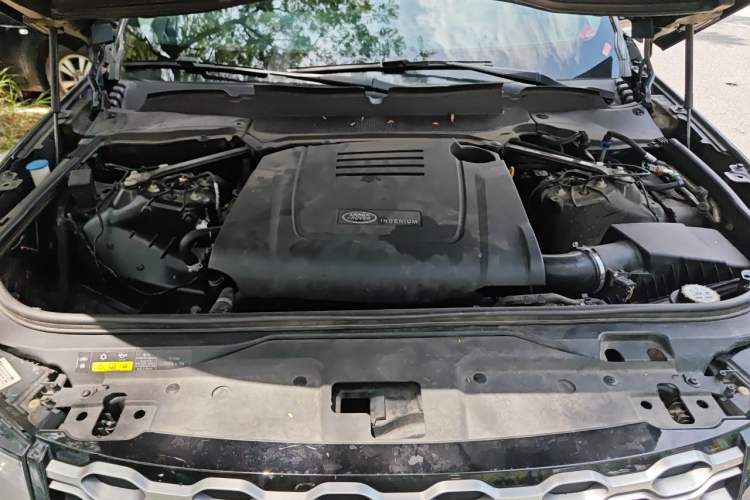 Used Land Rover Discovery 2021 300PS S Engine Bay