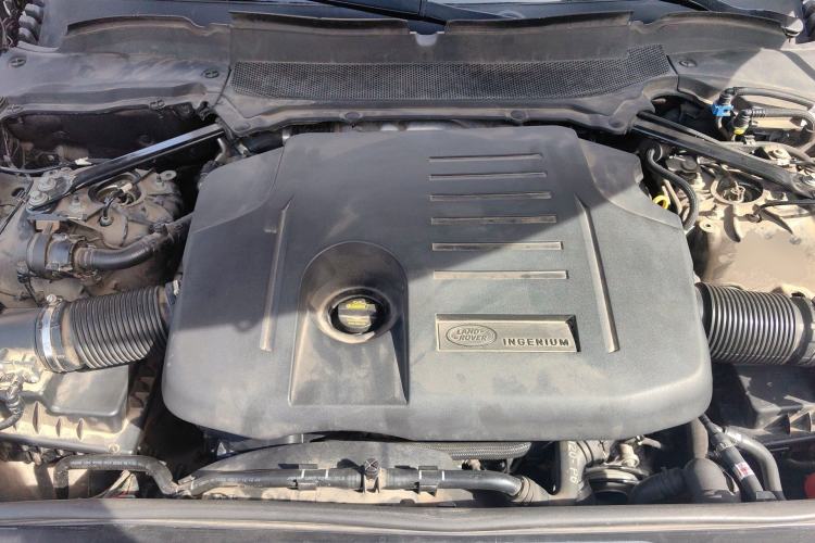 Used Land Rover Discovery 2021 360 PS R-Dynamic S Engine Bay