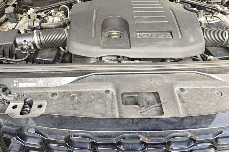 Used Land Rover Discovery 2021 360 PS R-Dynamic SE Engine Bay