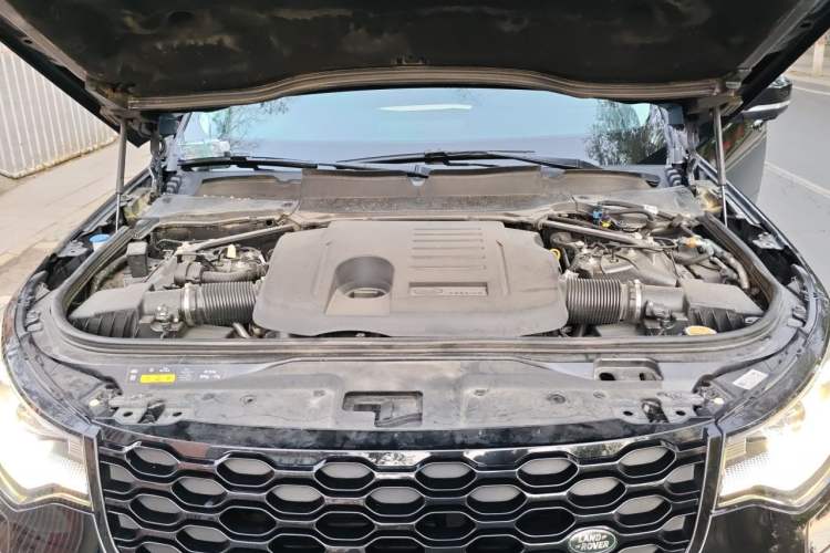 Used Land Rover Discovery 2021 360 PS R-Dynamic HSE Engine Bay