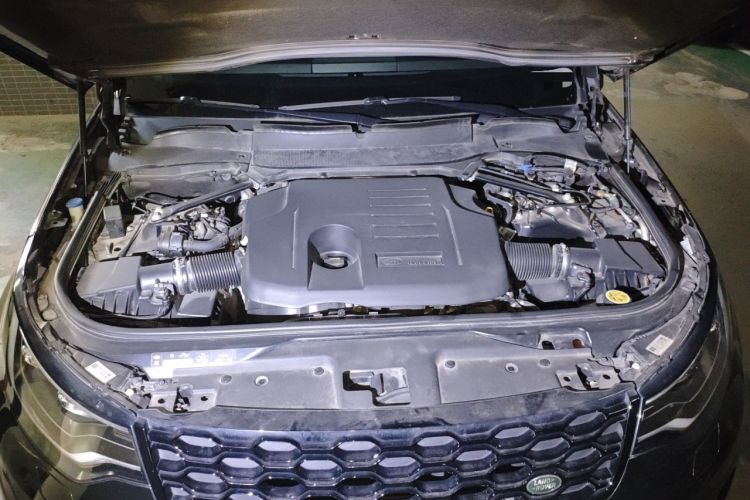 Used Land Rover Discovery 2021 360 PS R-Dynamic S Engine Bay