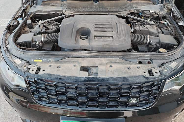 Used Land Rover Discovery 2021 360 PS R-Dynamic S Engine Bay
