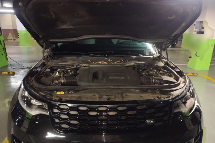 Used Land Rover Discovery 2021 360 PS R-Dynamic SE Engine Bay