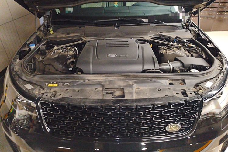 Used Land Rover Discovery 2021 300PS S Engine Bay