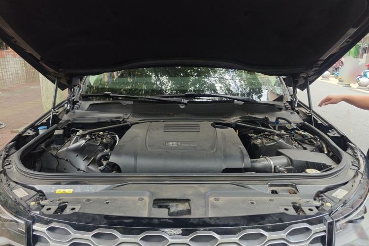 Used Land Rover Discovery 2021 300PS S Engine Bay