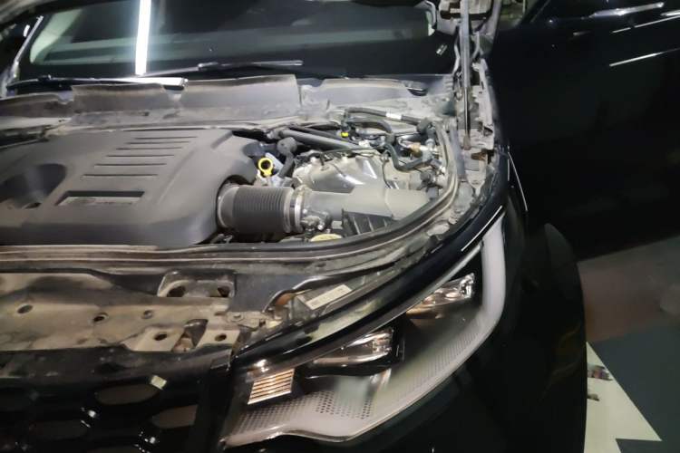 Used Land Rover Discovery 2021 360 PS R-Dynamic SE Engine Bay Left