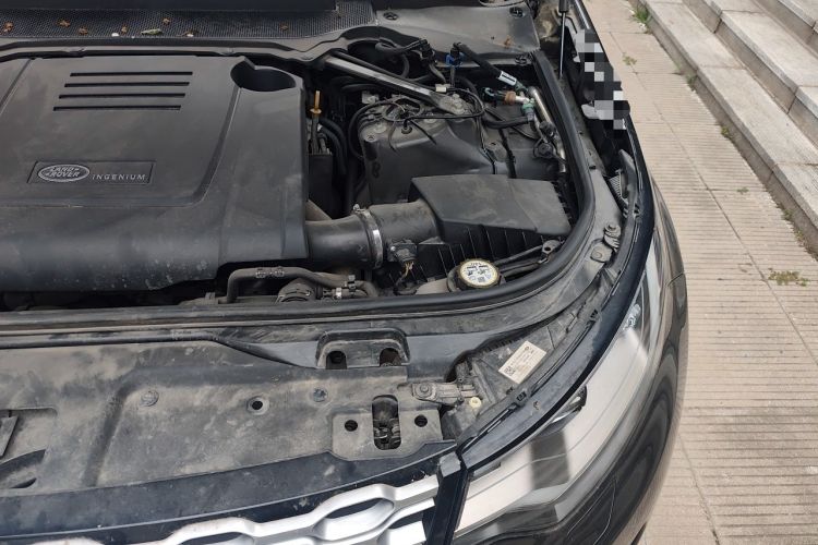 Used Land Rover Discovery 2021 300PS S Engine Bay Left