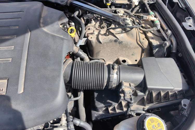 Used Land Rover Discovery 2021 360 PS R-Dynamic S Engine Bay Left