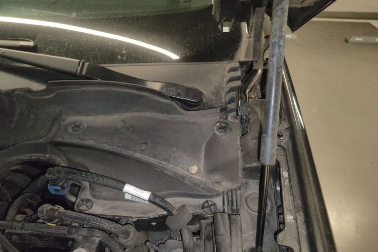 Used Land Rover Discovery 2021 360 PS R-Dynamic S Engine Bay Left